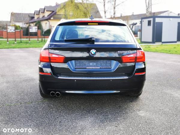 BMW Seria 5 525d xDrive Touring - 6