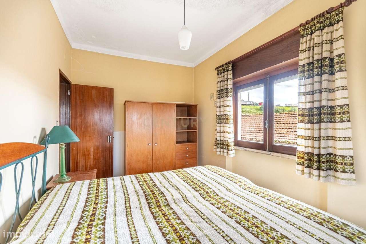 Moradia T3 c/ lote de 2393m2 em Caneças-6