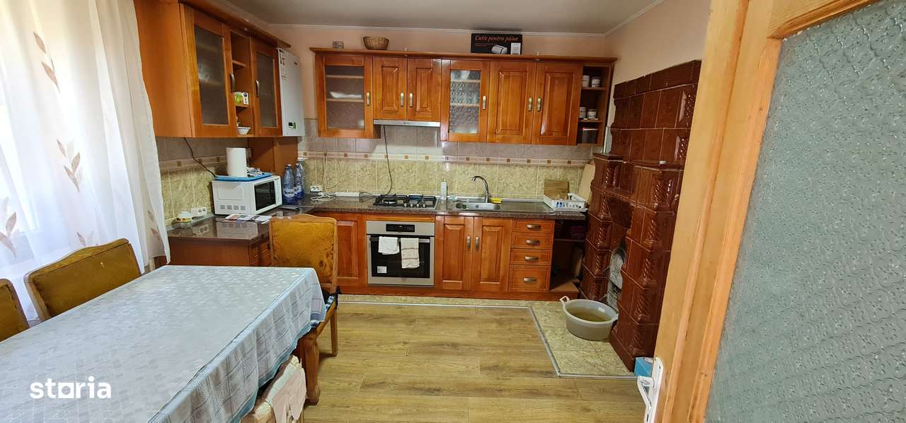 Vând casa caramida si teren 2400mp Horia-2