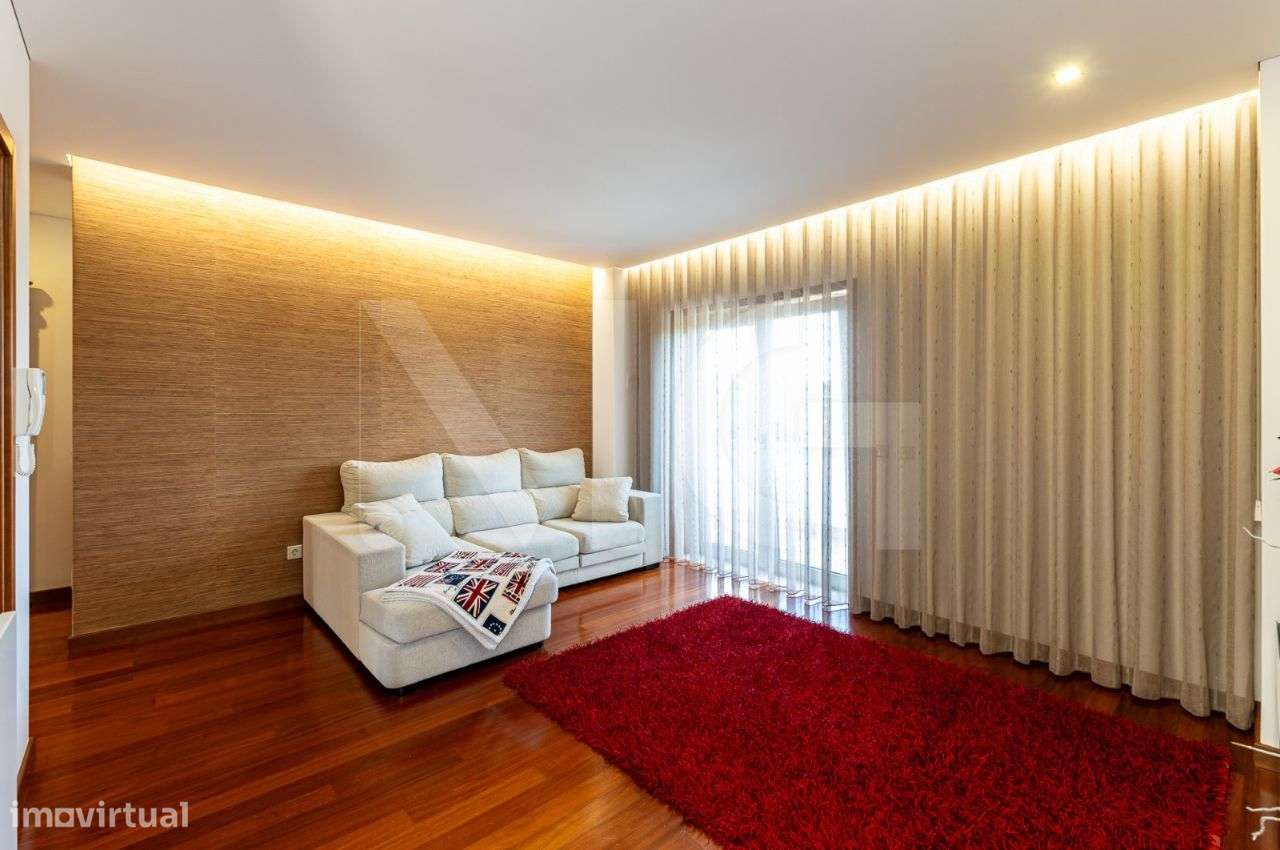 Moradia T3, com Varanda, jardins e Piscina em Felgueiras-37