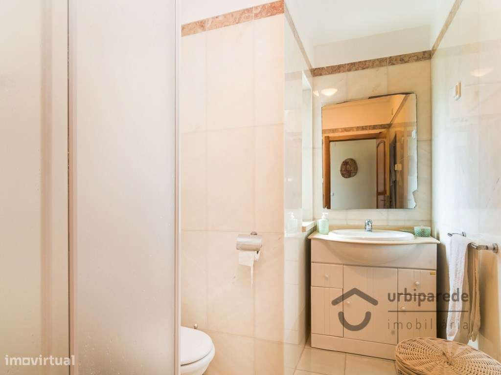 Moradia V4 em condomínio fechado no centro da Ericeira, com garagem.-32