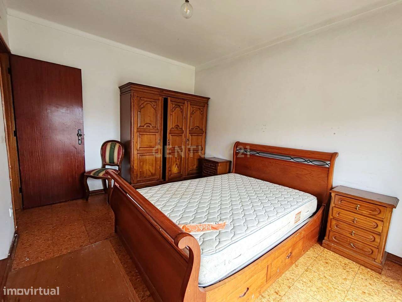 T2 com Lareira em frente ao Metro Mondego em Miranda do Corvo - Grande imagem: 5/50