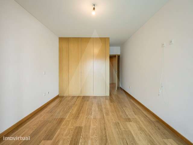 Apartamento T2 com varandas e garagem fechada no centro de Aveiro-28
