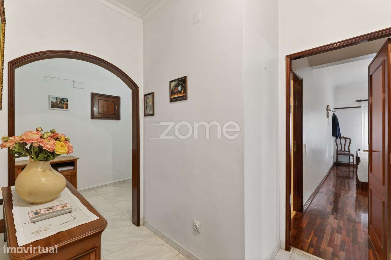 Apartamento T3 com Estacionamento e Arrecadação – Odivelas-8