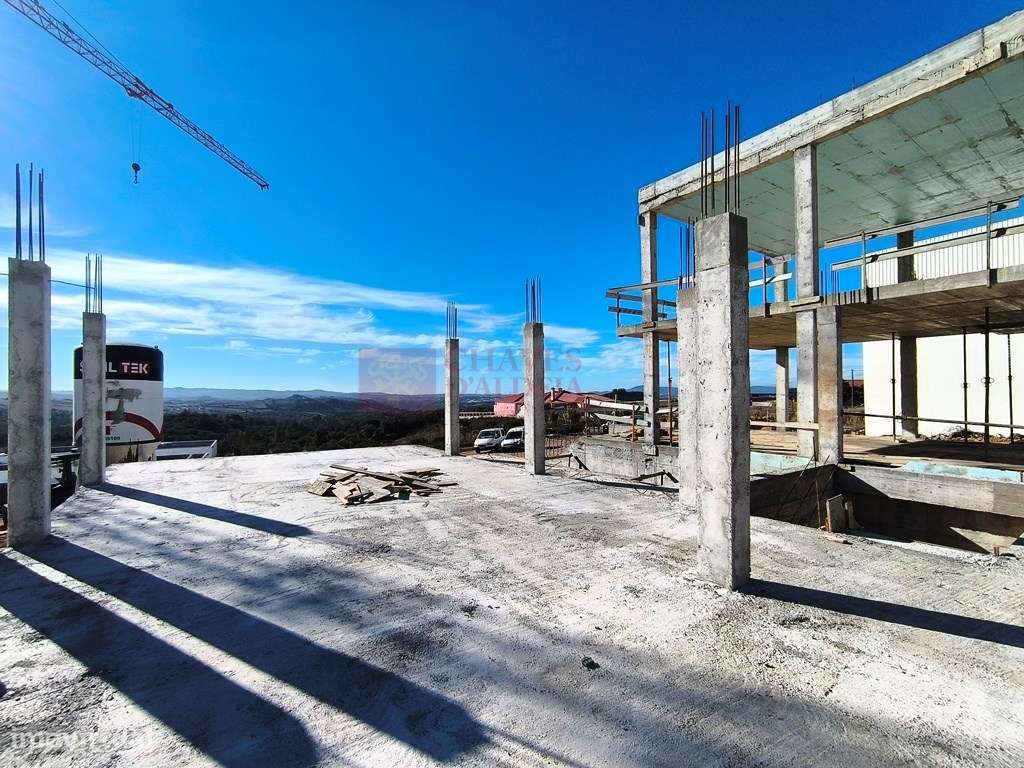 Moradia T4 Exclusiva em Condomínio Privado com Piscina | Junto a Mafra-32