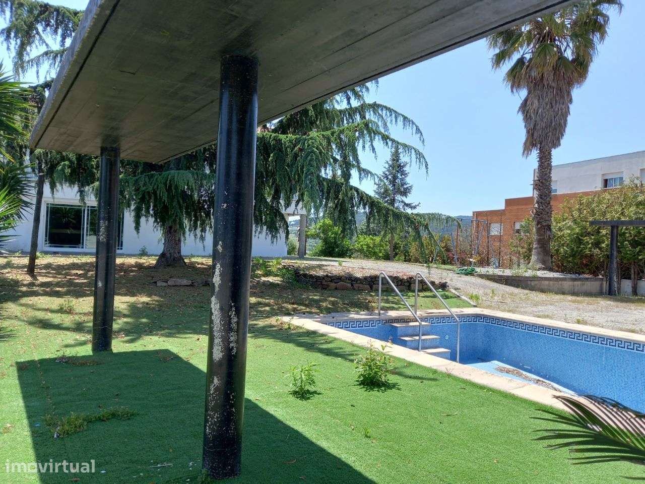 Moradia com 4 suítes, piscina e casa de hóspedes - Grande imagem: 3/31