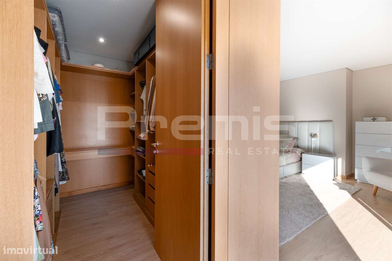 Moradia T5, com jardim e garagem para 4 carros, em Vila Nova de Gaia-38