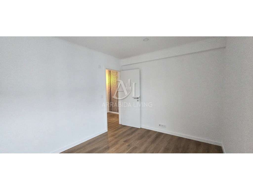 Apartamento de T2 remdoelado na camarinha-6
