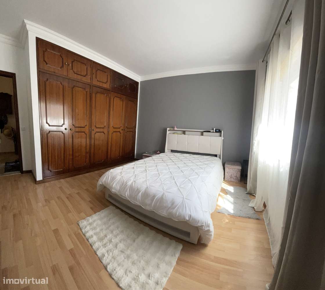 OPORTUNIDADE ÚNICA! Moradia T4 com Suite e Vista Desafogada .-7