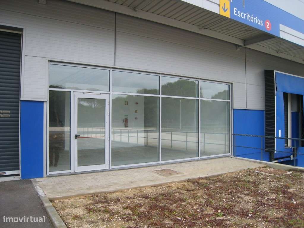 Armazém em Benavente junto à saída da A10 - Grande imagem: 4/6