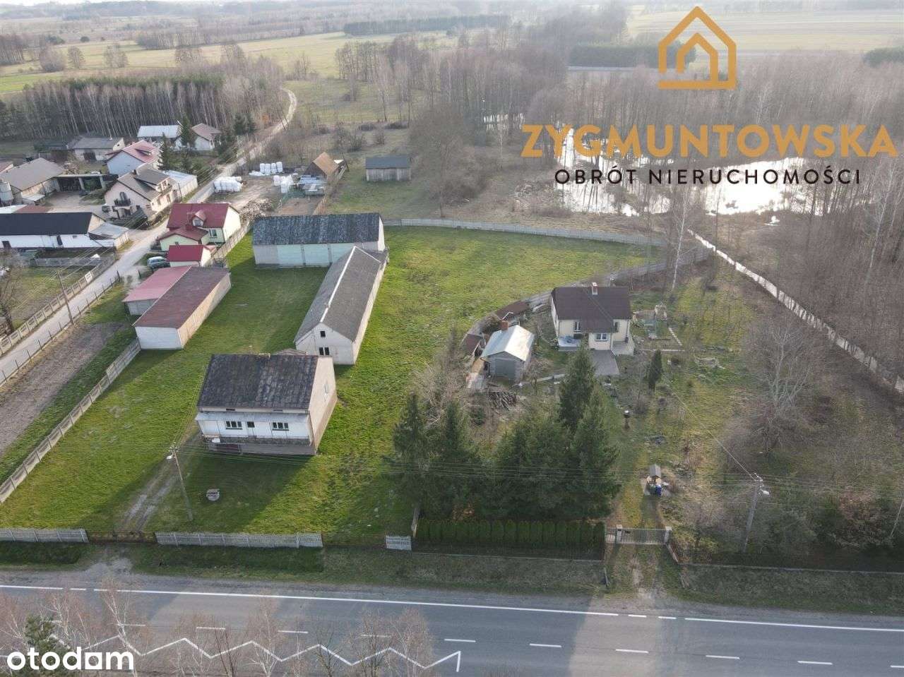 Dom z budynkami gospodarczymi i szeroką działką-7