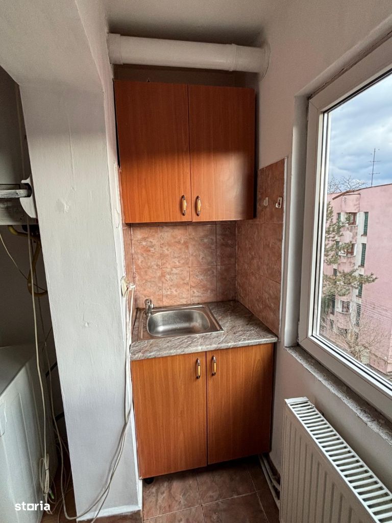 Garsoniera de vanzare, zona Cipariu, bloc de apartamente