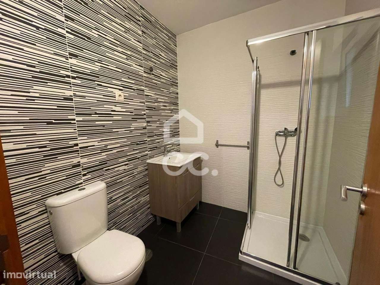 Moradia T2+1 Renovada em Campanhã-11