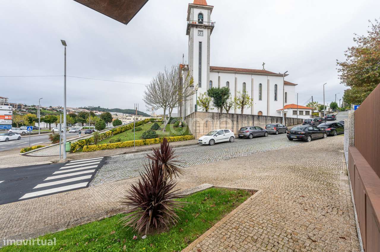 T2 com Varanda, Lugar Garagem, em Condomínio Jardins -Centro de Viz... - Grande imagem: 3/40