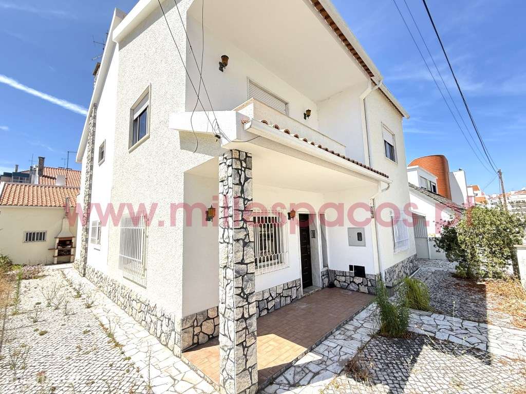 Moradia V6 com Garagem Centro da Cidade-54