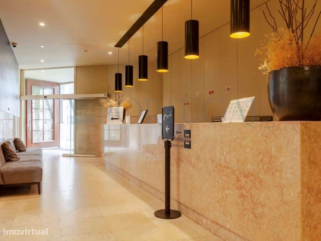 Refúgio de Design e Luz na Praça Dom Luís I - Onde o Rio encontra a...-30