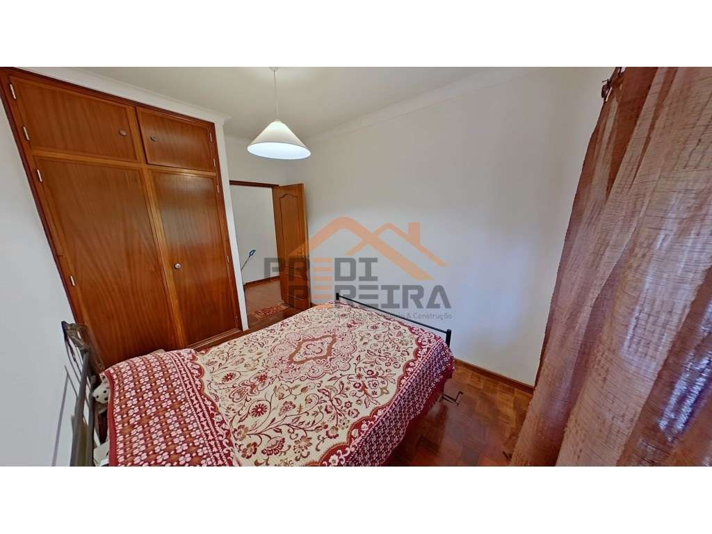 Situada em São João das Lampas, moradia T3 com terreno.-18