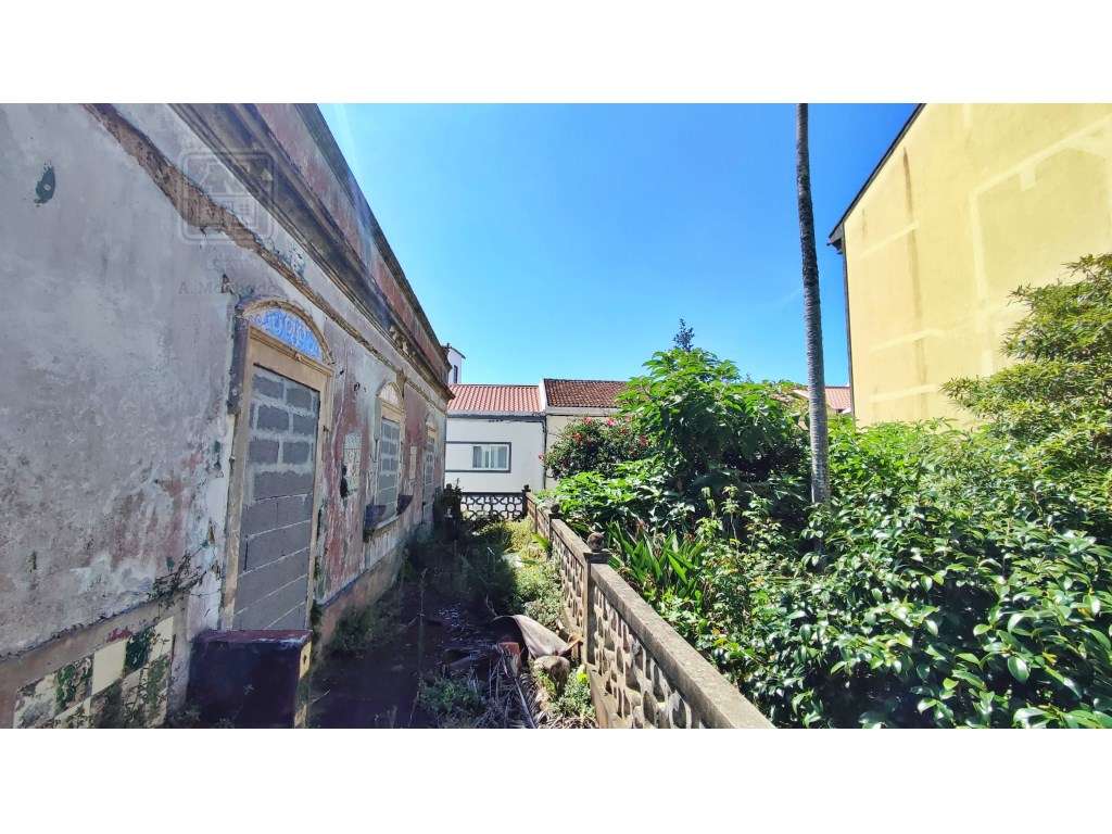 AMPLO EDIFÍCIO - MORADIA para VENDA no centro histórico de Ponta De...-7