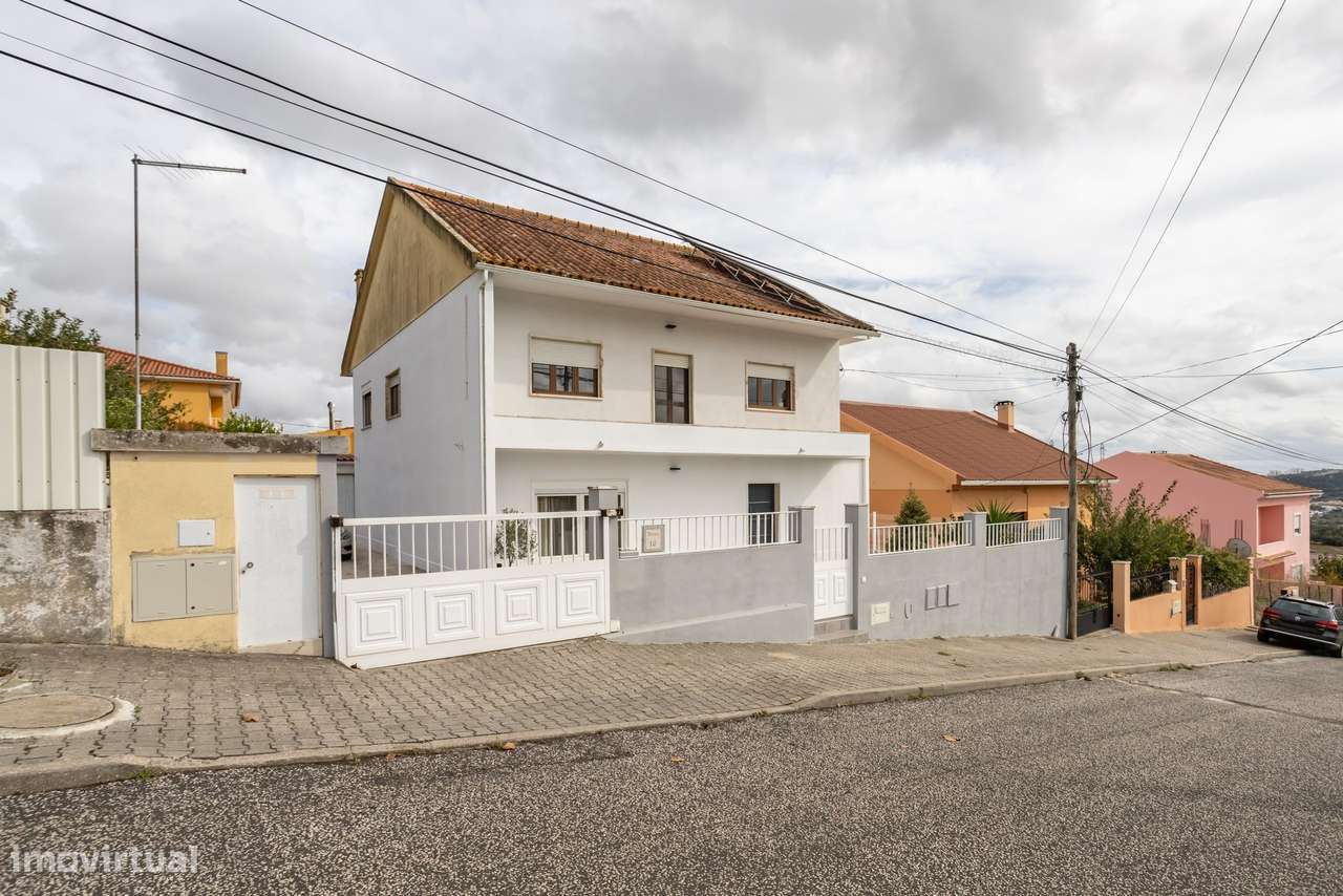 Moradia T5 com 223 m², Box e Sótão na Quinta da Peça, em Loures-38