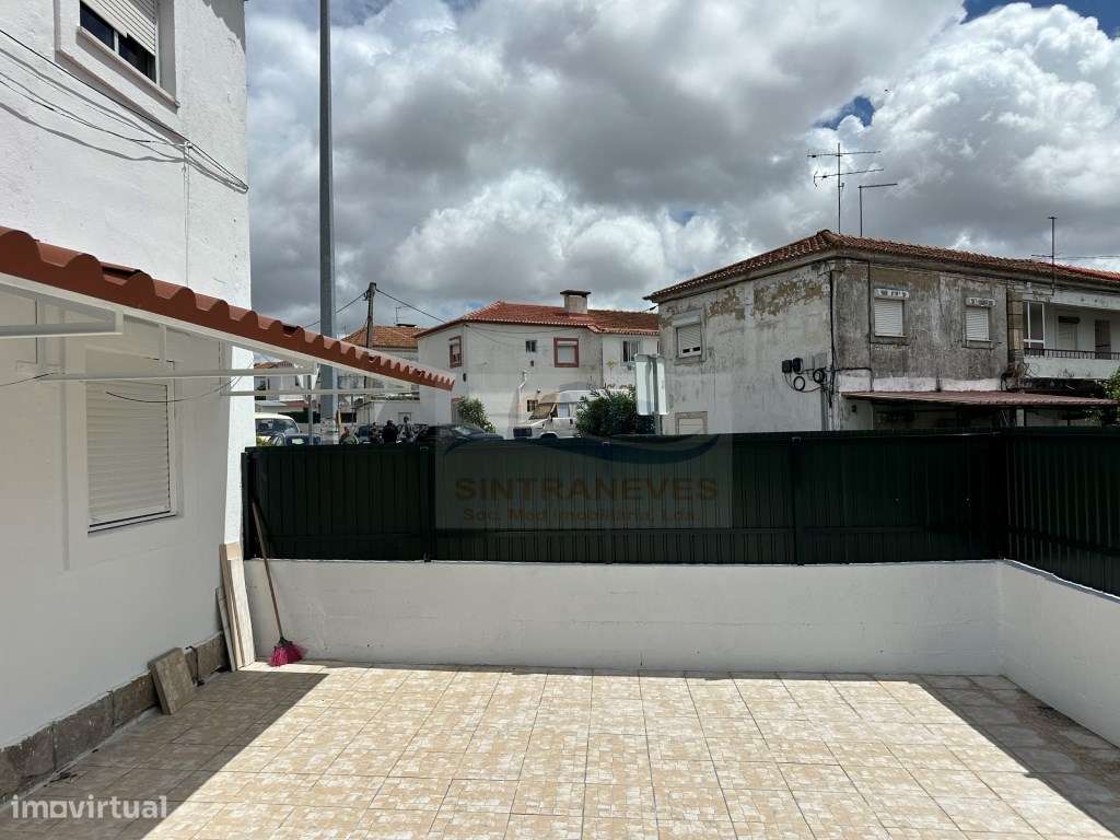 Apartamento T2 Remodelado com Quintal | Pontinha-16