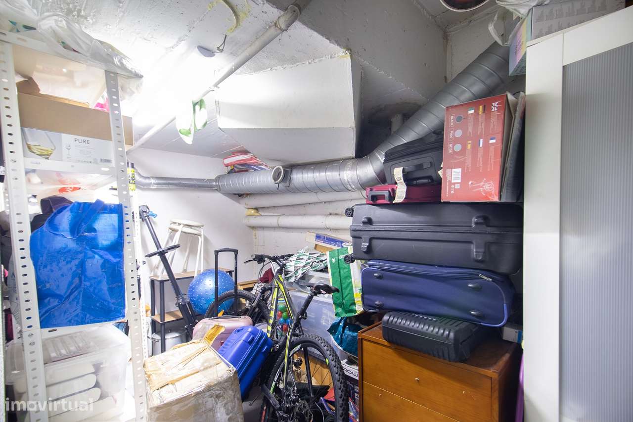 Apartamento T2 com garagem em Nova Carnaxide-31