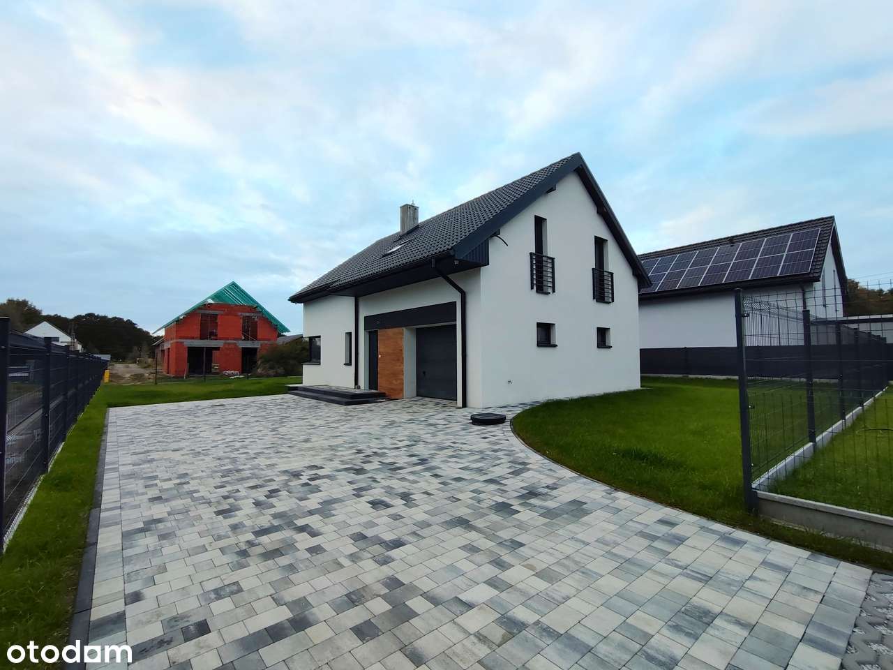 Dom wolnostojący z garażem , ogródkiem, pod lasem, do zamieszkania !! - Pełny obrazek: 4/20