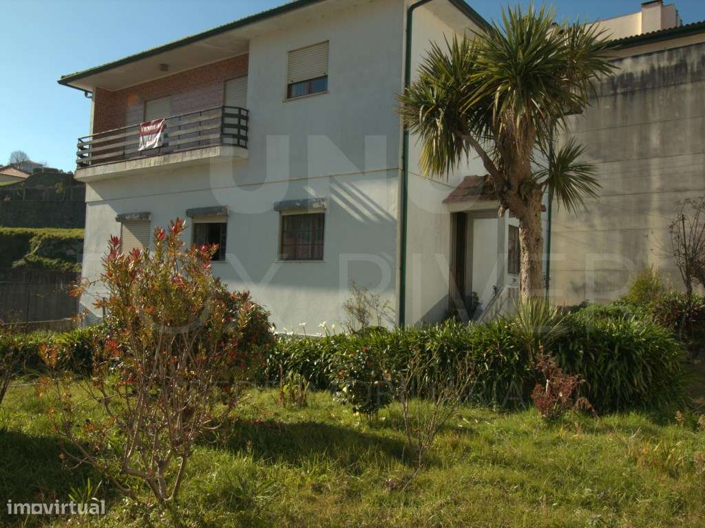 Moradia T5 Centro de Paredes de Coura - Grande imagem: 4/13