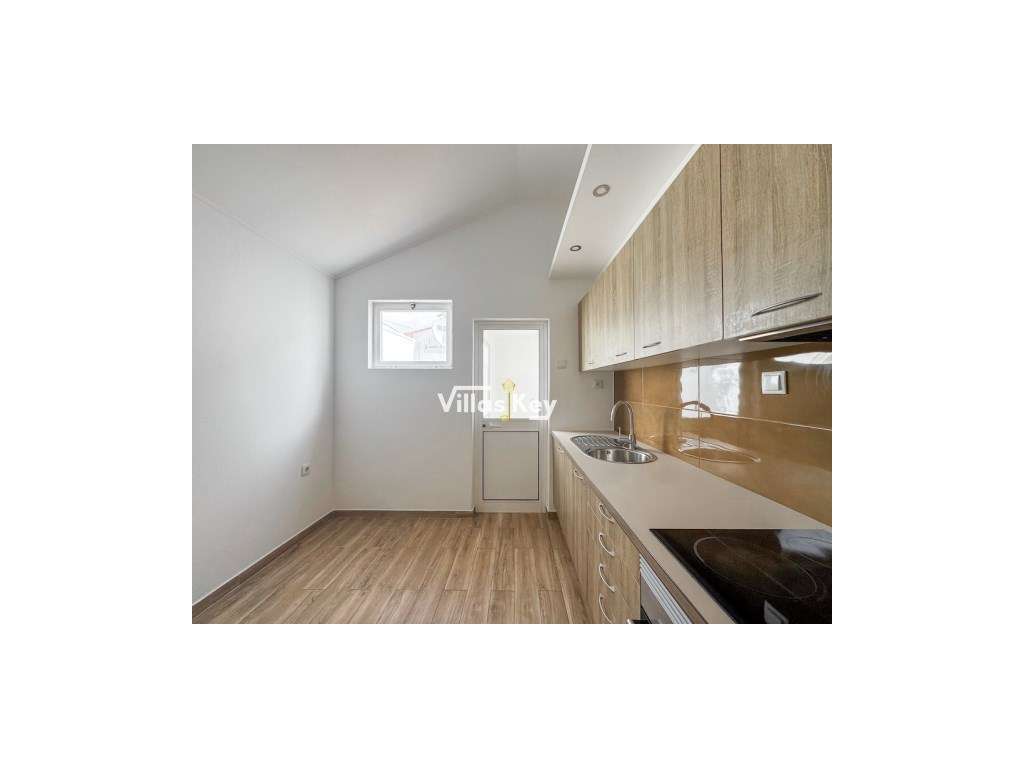 Casa tradicional, com 2 quartos e pequeno quintal, Lagos , Odiaxere. - Grande imagem: 3/16