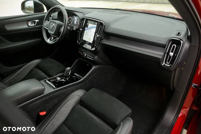 Volvo XC 40 T3 R-Design - 32