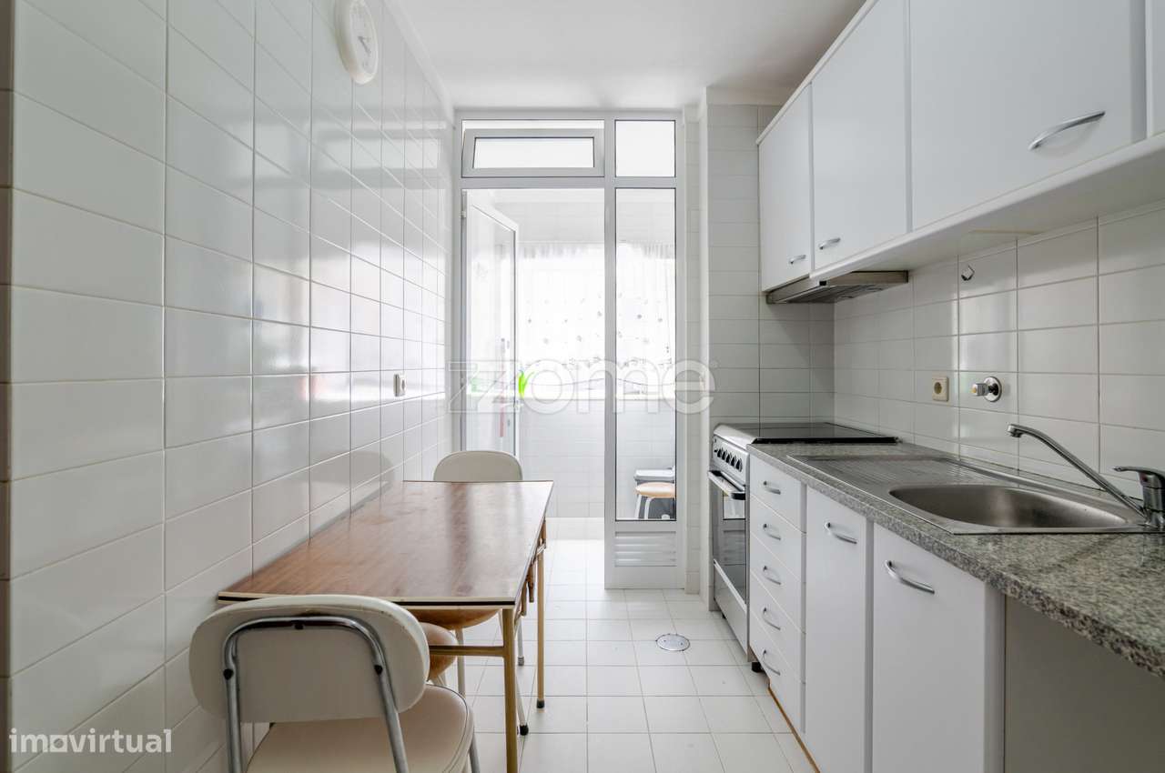 Apartamento T3 com garagem, varanda e arrumos-6