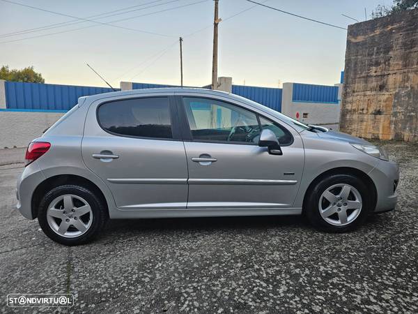 Peugeot 207 1.4 16V SE Sportium - 12