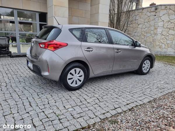 Toyota Auris 1.4 D-4D Active - 9