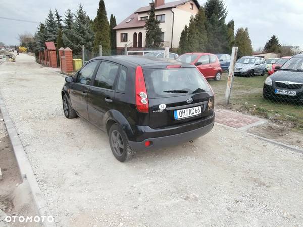 Ford Fiesta 1.4 Ambiente - 12