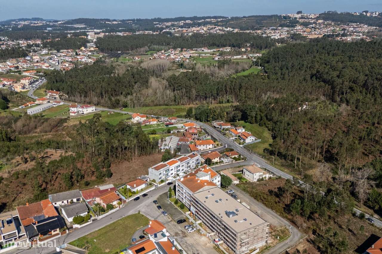 MORADIA EM BANDA T3-37