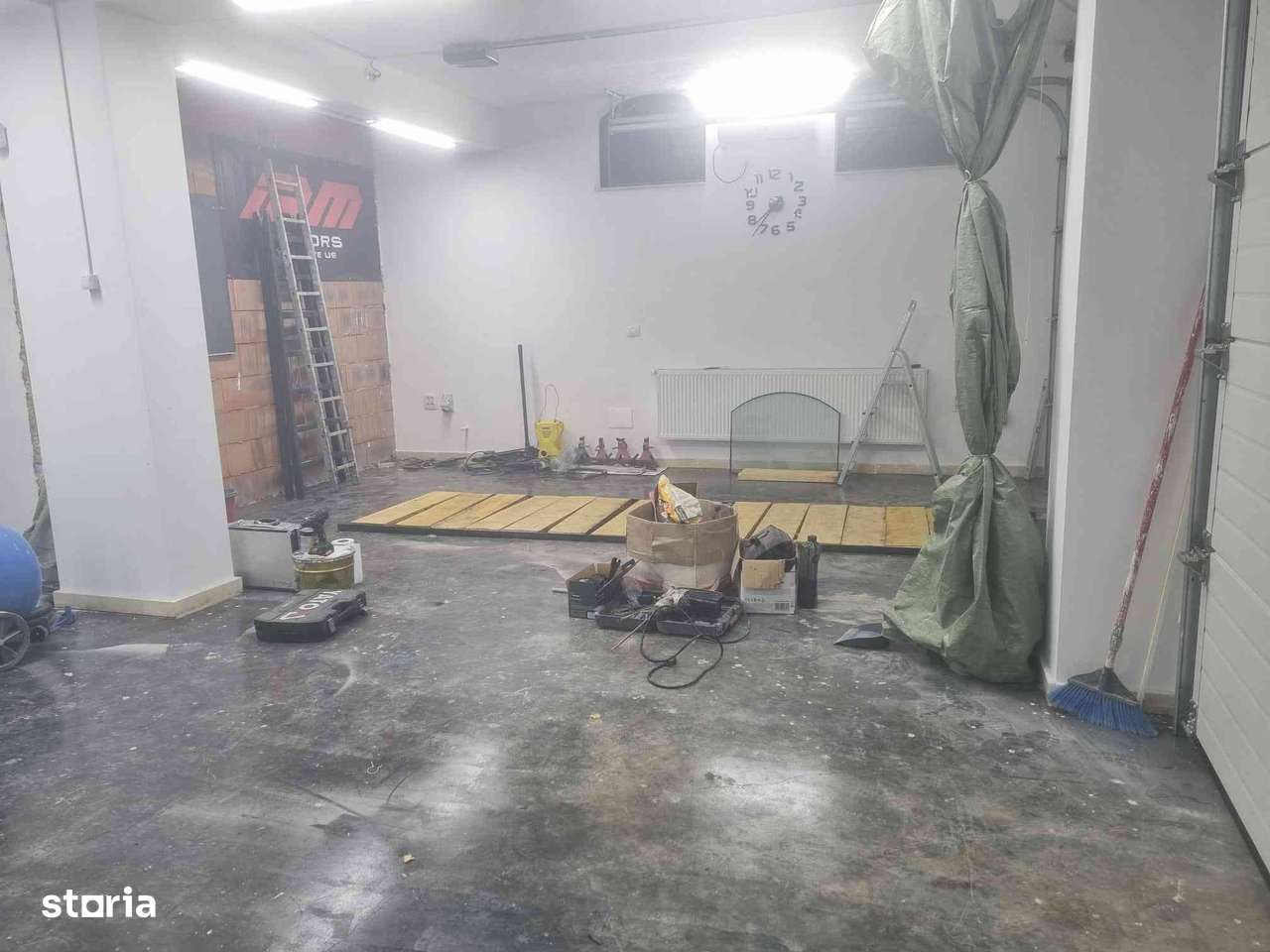 Atelier auto depozit sau spatiu garaj 2 locuri și curtea din fata - Imagine principală: 2/9