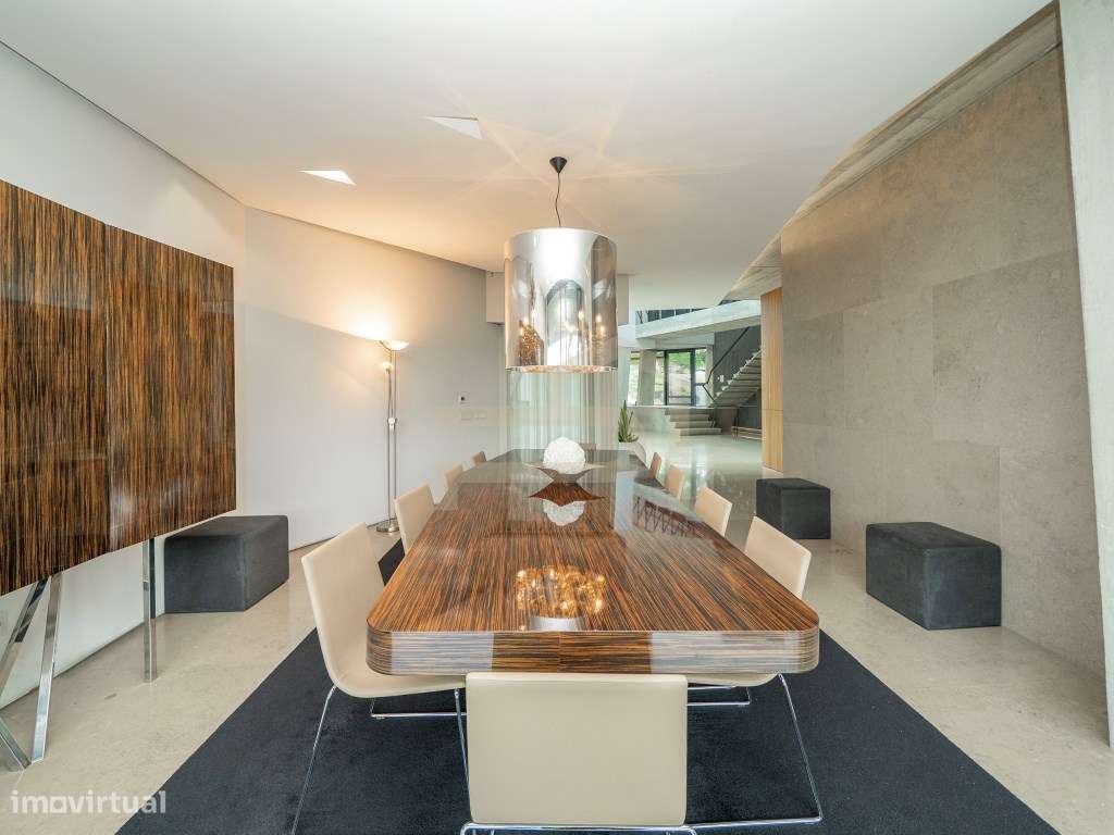Exclusiva Moradia de Luxo com Design Contemporâneo-14