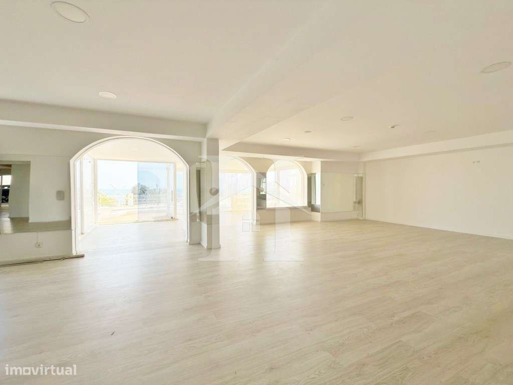 Loja com 250m2 e Vista Mar em São Pedro do Estoril - Grande imagem: 4/19