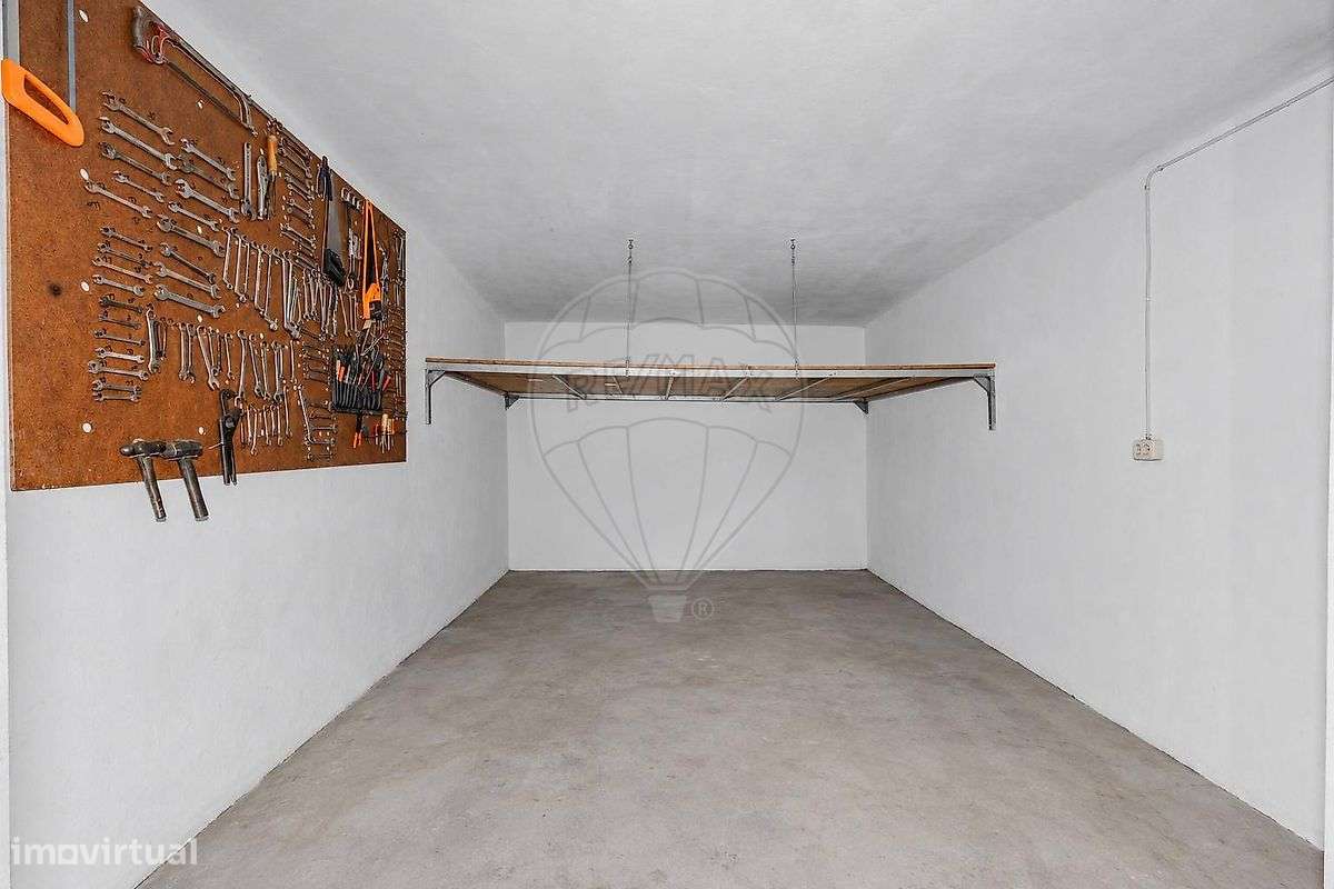 Apartamento T3 Parcialmente Renovado, situado em Ferreiros, Braga-22