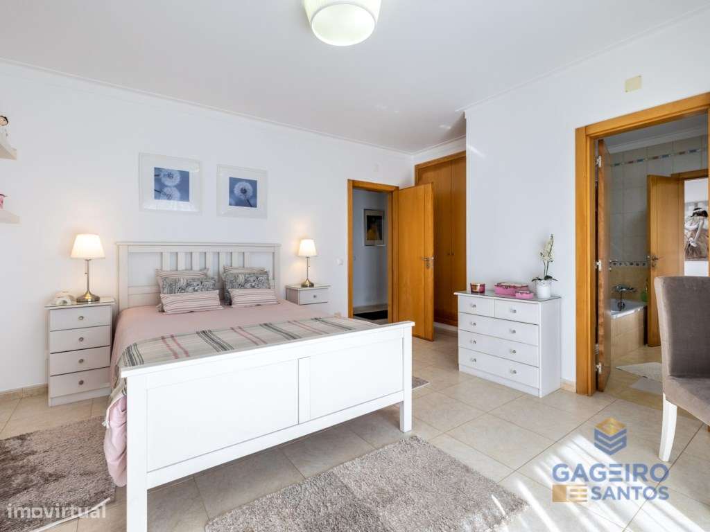 Moradia Independente T4 +1 em São Martinho do Porto-24