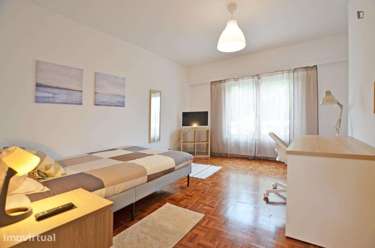 Quarto - localizado em Carcavelos Lisbon - Grande imagem: 5/8