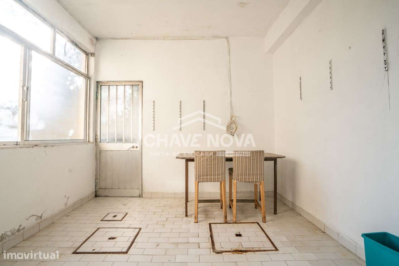 Moradia Bi-Familiar T4 + T2 com Potencial de Rendimento em Ramalde ...-21