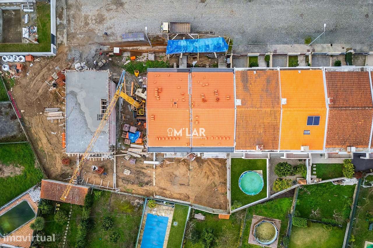 Moradia T3+1,  de gaveto, em Merelim S. Pedro – Braga-9