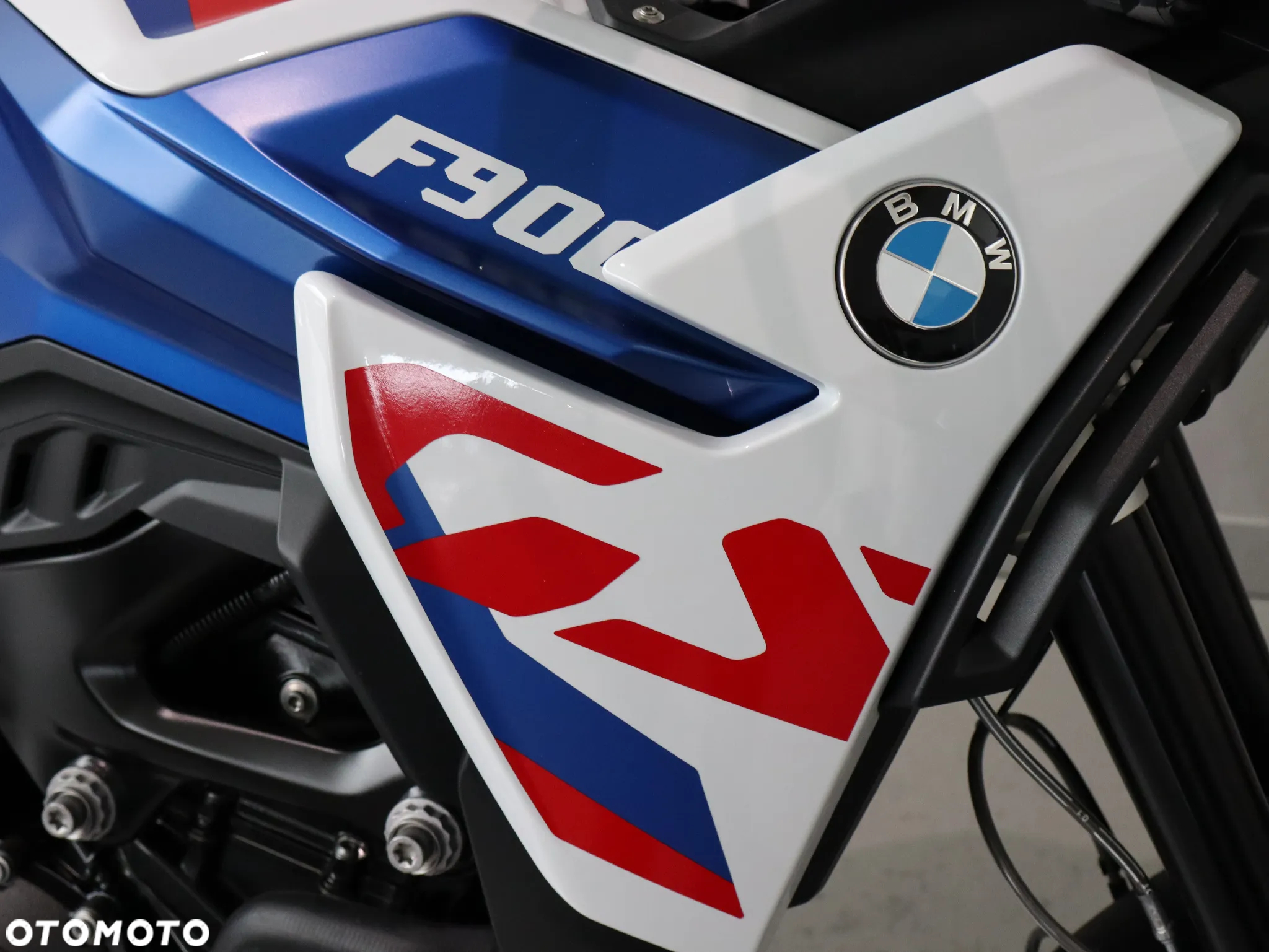 BMW F - 11