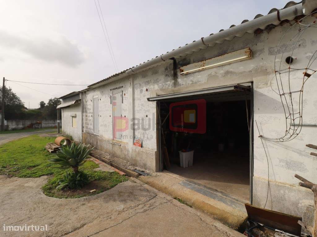 TERRENO COM CASAS - SARILHOS GRANDES-56