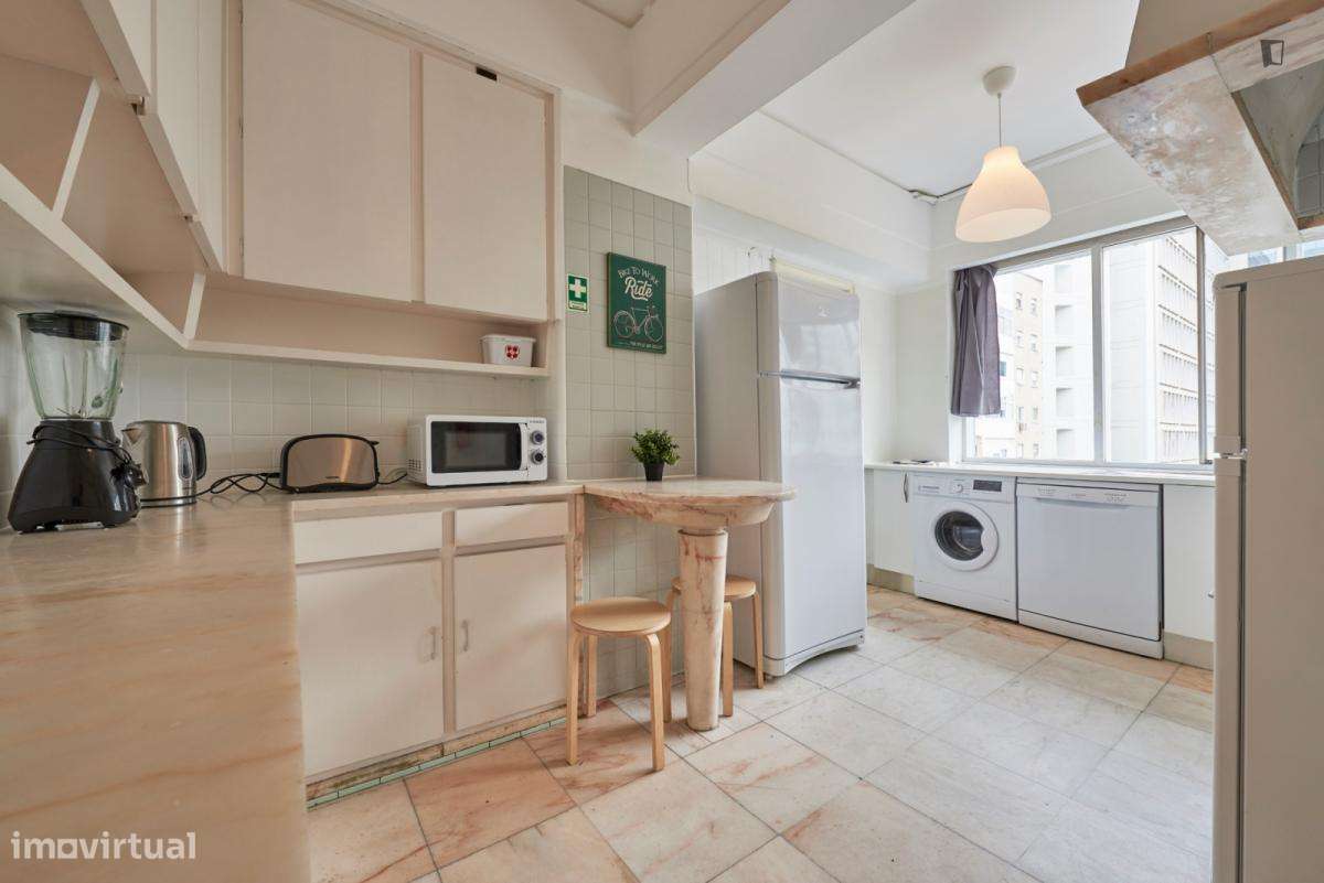 Quarto - localizado em Marquês de Pombal Lisbon - Grande imagem: 3/46