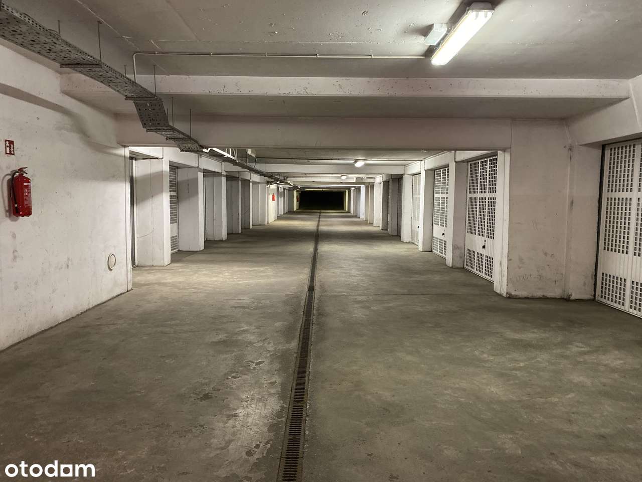 Duży ogrzewany garaż pod budynkiem POGODNO ul.Gorkiego - Pełny obrazek: 4/5