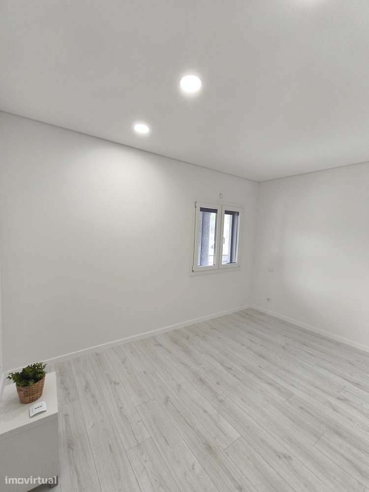 Apartamento T3 Novo c/ Parque de Estacionamento-10