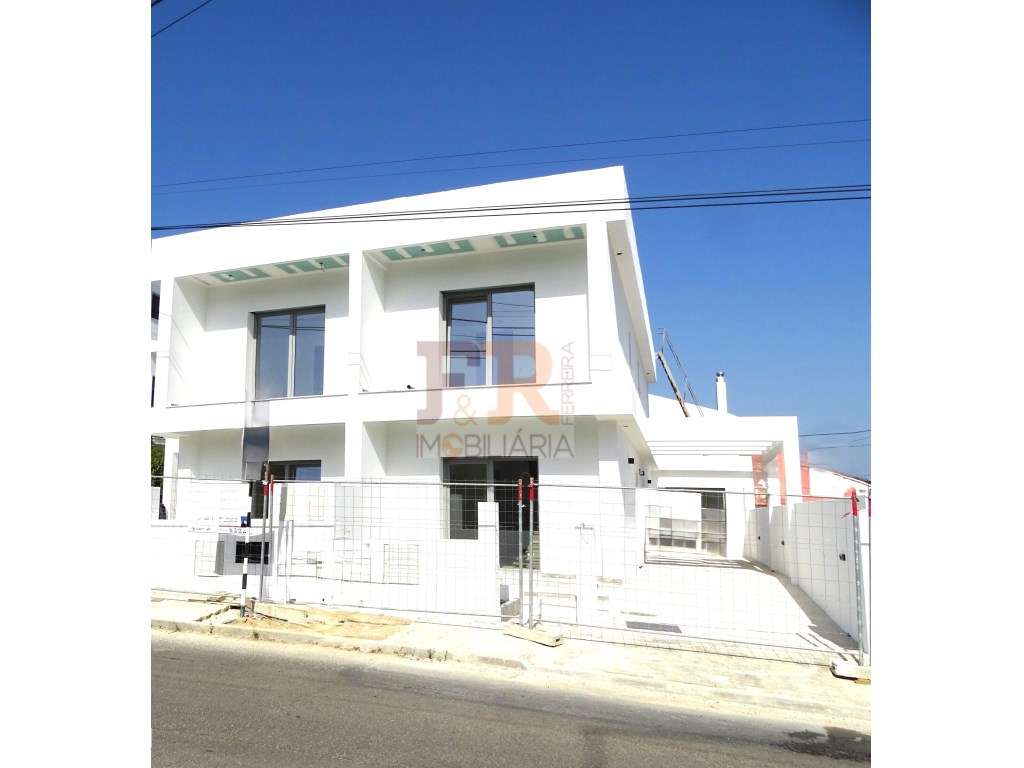 Geminada Duplex T2+1 com Pérgula Fernão Ferro-19