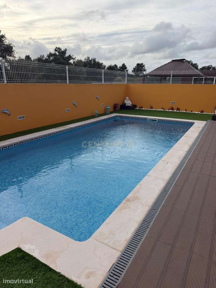 Moradia em Azeitão T4+2, Piscina, 3 suites em rua sem saída - Grande imagem: 3/5