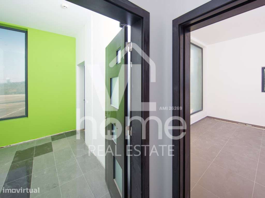 Armazém Industrial de Grande Dimensão - Localização Estratégica-15